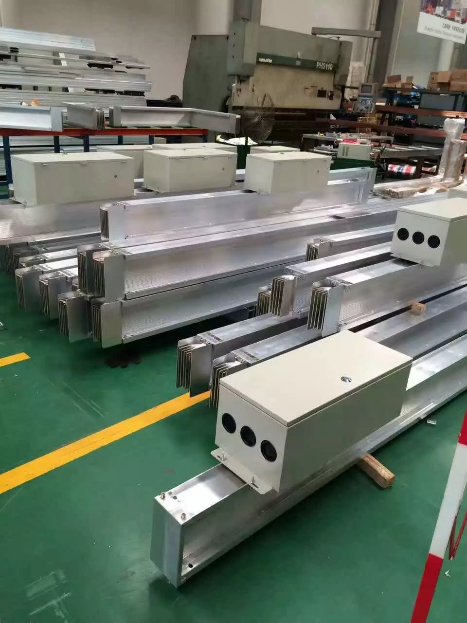 西吉縣密集型母線槽與濟(jì)南雄天電氣 電氣設(shè)備制造的專業(yè)力量